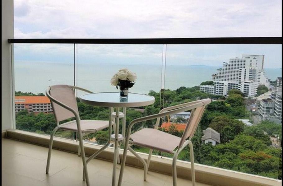 The Peak Towers Apartment Pattaya Exterior photo